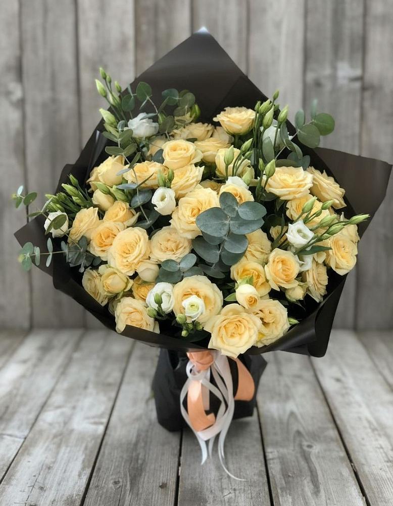 Букет цветов из: Розы и Лизиантусы в Фатеже