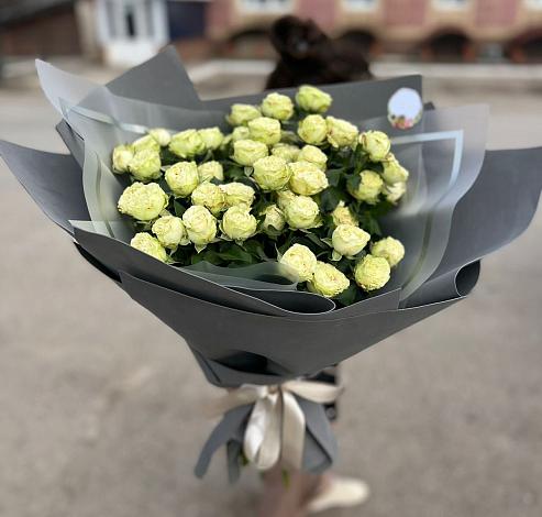 Букет Белые кустовые розы Солинеро в Фатеже