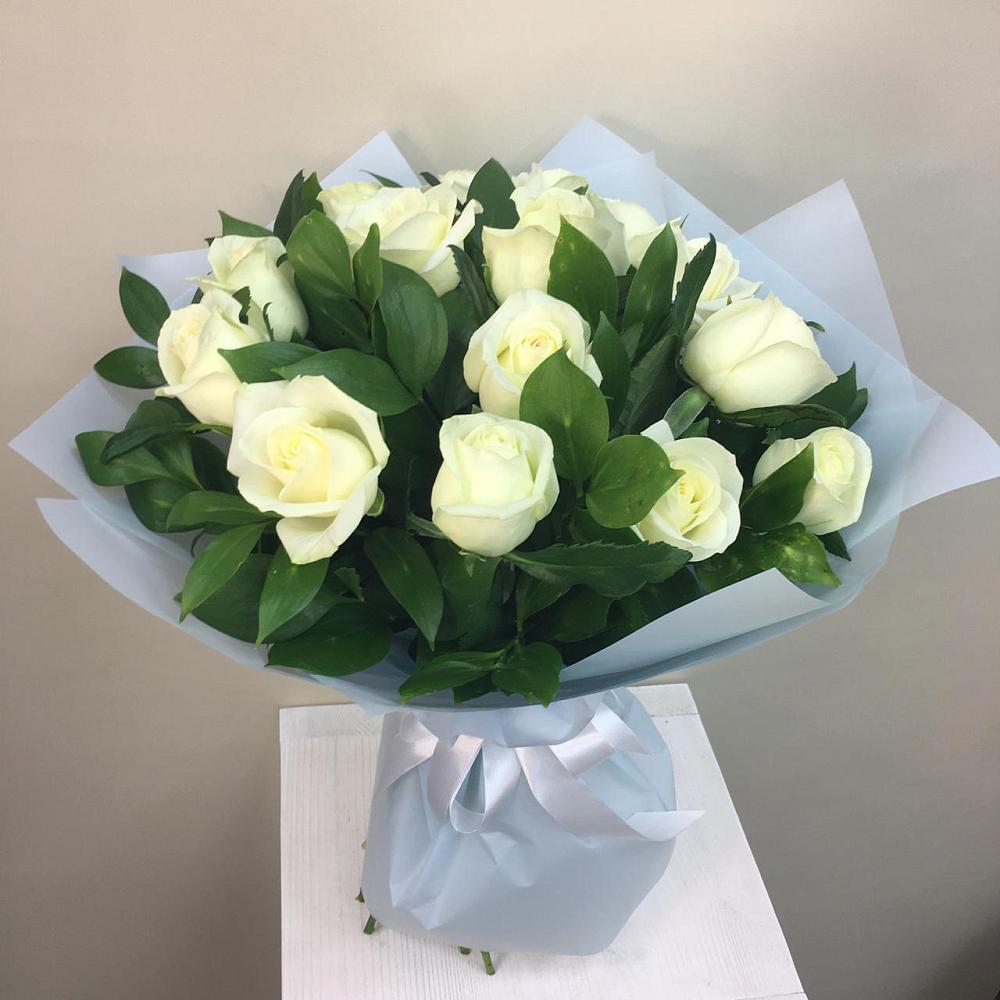Букет 15 Белых роз Проуд в Фатеже