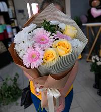 Букет цветов из:  Герберы, Розы и Хризантемы в Фатеже