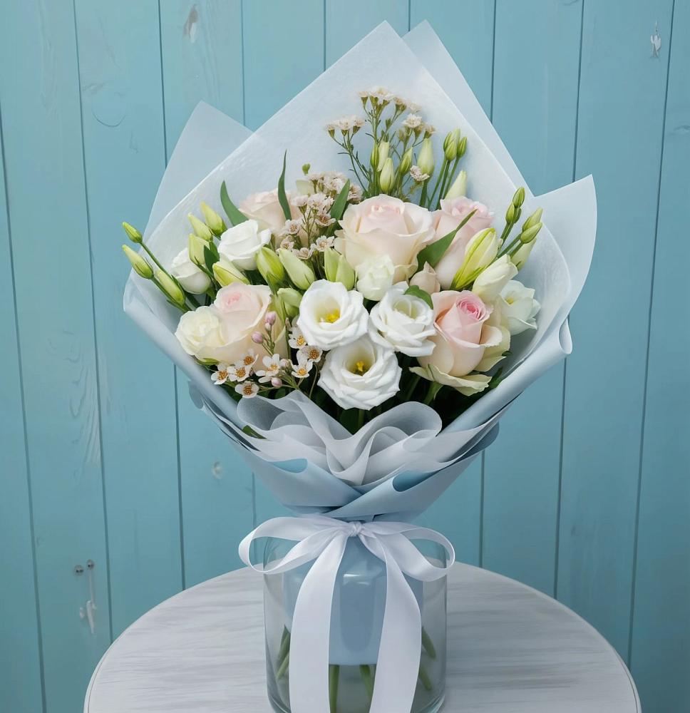 Букет цветов из: Розы и Лизиантусы в Фатеже