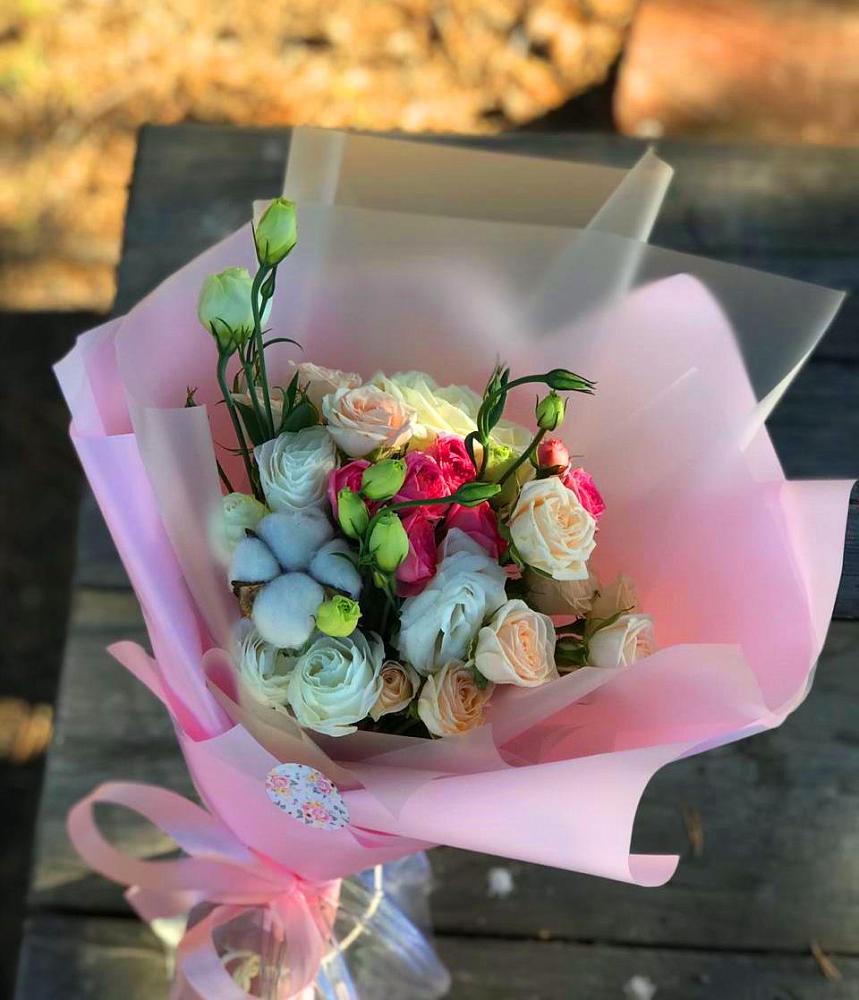 Букет цветов из: Розы и Лизиантусы в Фатеже