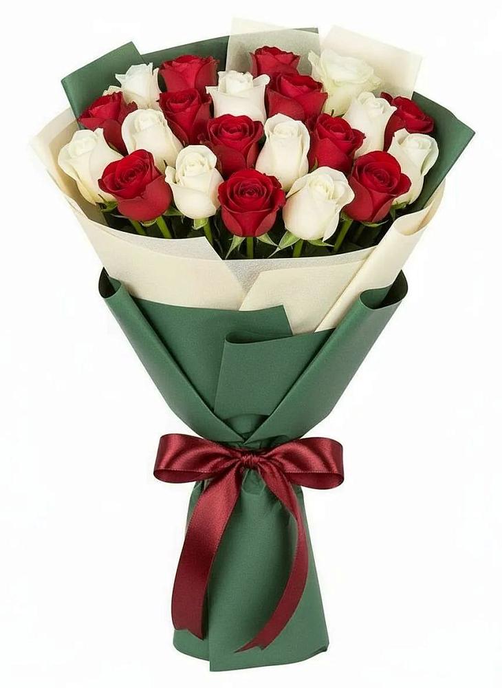 Букет Микс из красных и белых роз в Фатеже