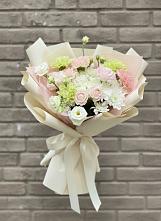 Букет цветов из:  Гвоздики, Розы, Лизиантусы и Хризантемы в Фатеже