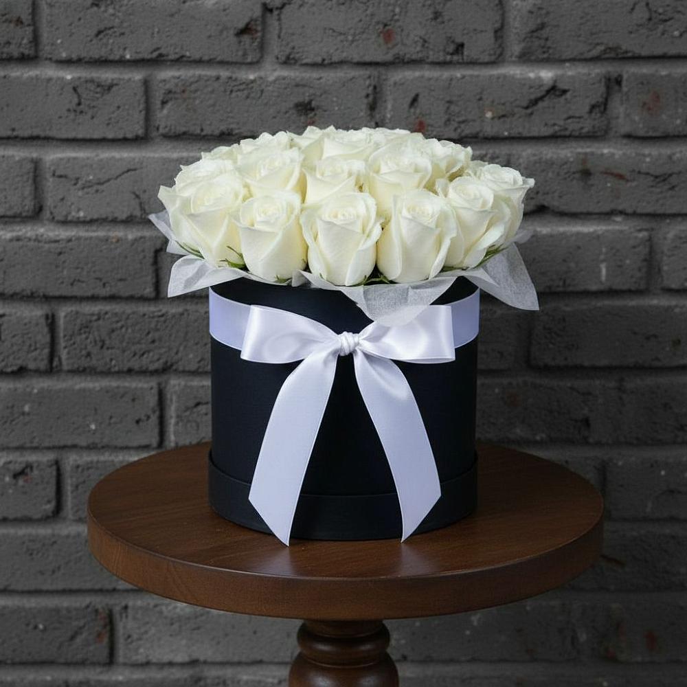 Цветочная композиция из Розы в шляпной коробке в Фатеже