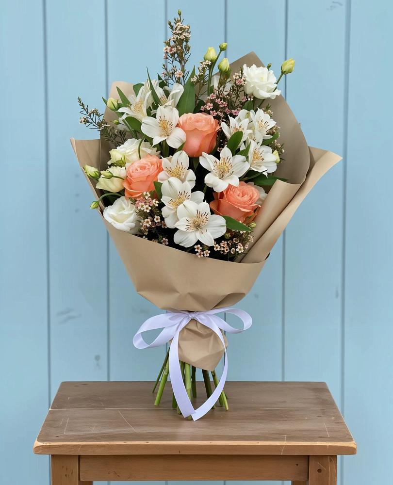 Букет цветов из: Альстромерии, Лизиантусы, Розы и Хризантемы в Фатеже