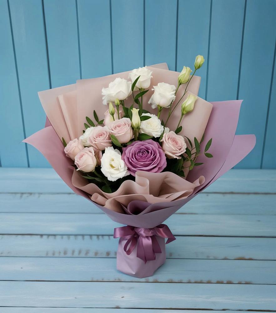 Букет цветов из: Розы и Лизиантусы в Фатеже